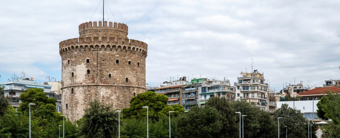 White Tower of Thessaloniki with walking people in front of it